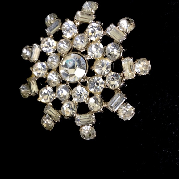 Vintage rhinestone brooch pin - Picture 3 of 6